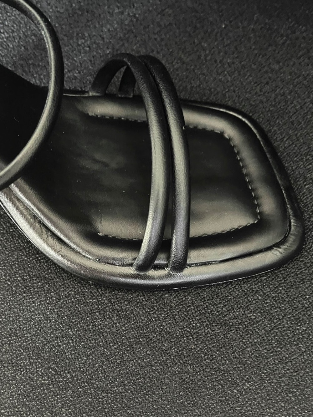 Schutz Women's "Agatha" Black Strappy Leather Square Toe Sandals Size: 8.5B - Picture 10 of 13